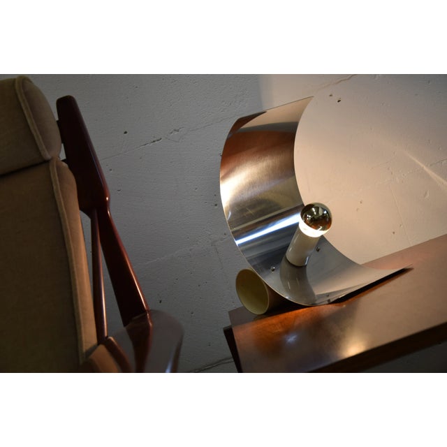 This is an Italian Tagliapietra table lamp from the 1960s. It is rare new old stock made by Tagliapietra, Ancona. European...