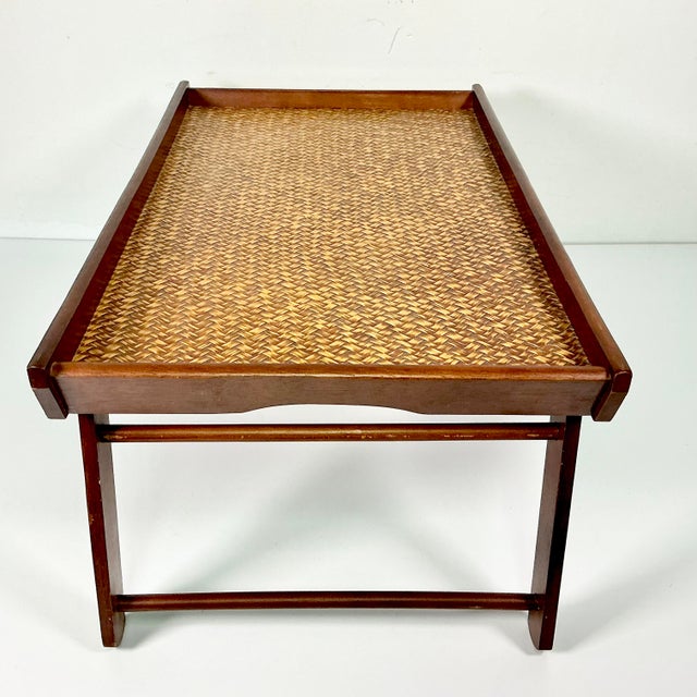 1980s Vintage Boho Chic Coastal Woven Rattan Top Wood Lap Tray For Sale - Image 6 of 15