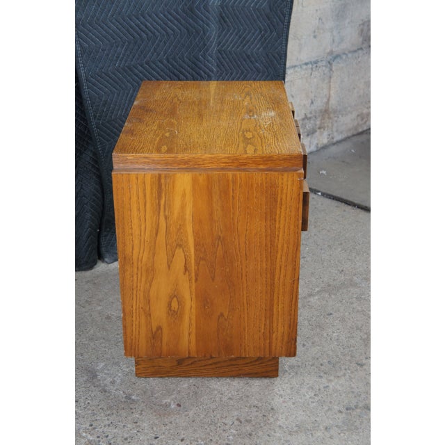 1970s Lane Staccato Mid Century Modern Oak Brutalist Nightstand Cabinet Side Table For Sale - Image 9 of 11