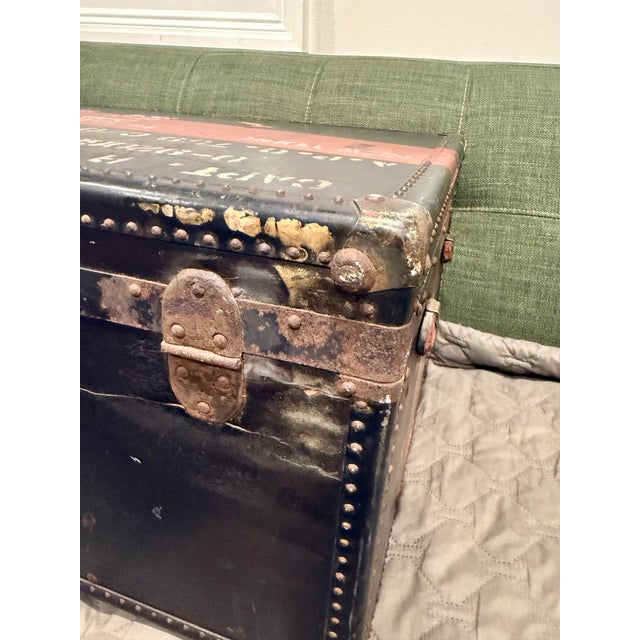 Black Rare 1950s Vintage Yale Military Field Trunk Nyc Original Name and Stenciling For Sale - Image 8 of 12