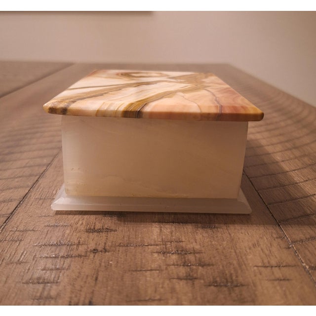 Gemstone Mid-Century Banded Onyx Trinket Box For Sale - Image 7 of 12