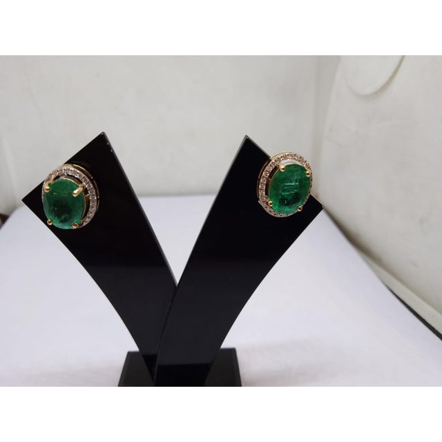 Natural 7cts Emerald & 0.43cts Diamond Earring in 14k Gold For Sale - Image 4 of 8