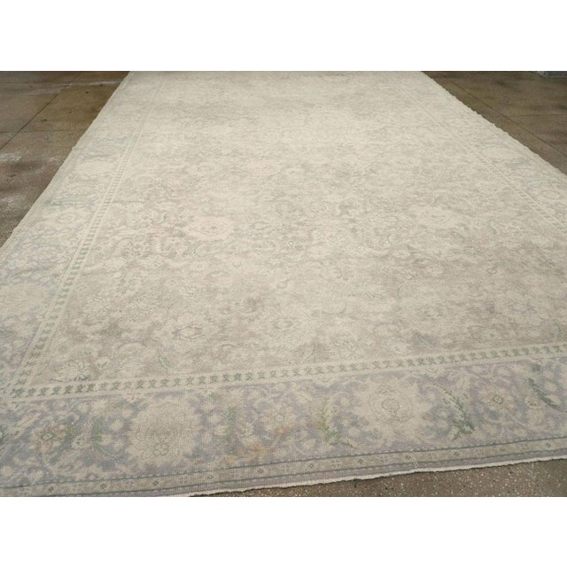 Galerie Shabab Collection Mid-20th Century Turkish Oushak Oversize Carpet For Sale In New York - Image 6 of 8