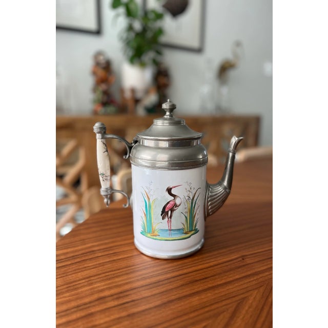 The colors and details used in this motif are exquisite. Even the handle is painted enamel which seems to be less common...