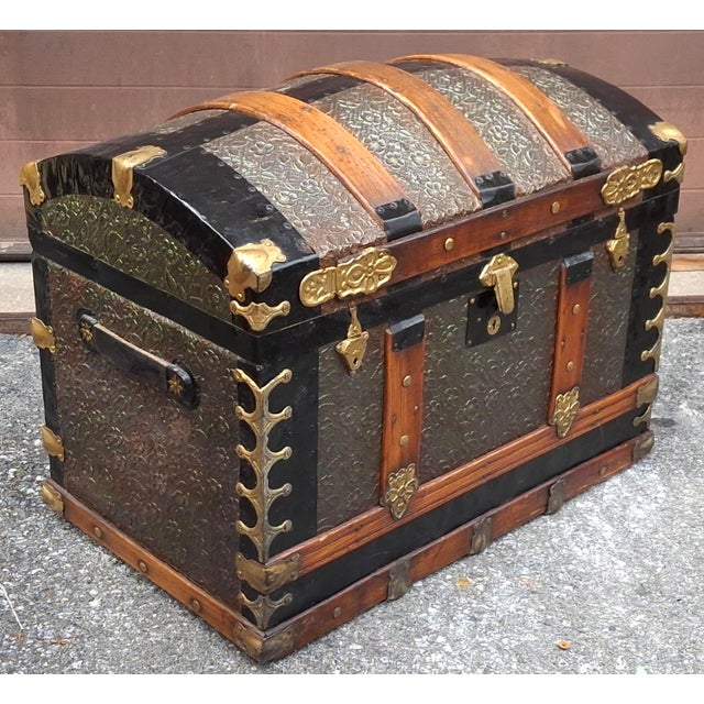 19th Century American Dome Top Travel Storage Trunk, Refurbished For Sale - Image 11 of 15