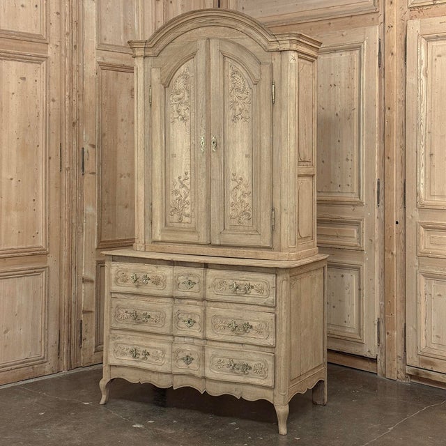 French Country 18th Century Country French Louis XV Liegeois Stripped Oak Commode a Deux Corps For Sale - Image 3 of 18