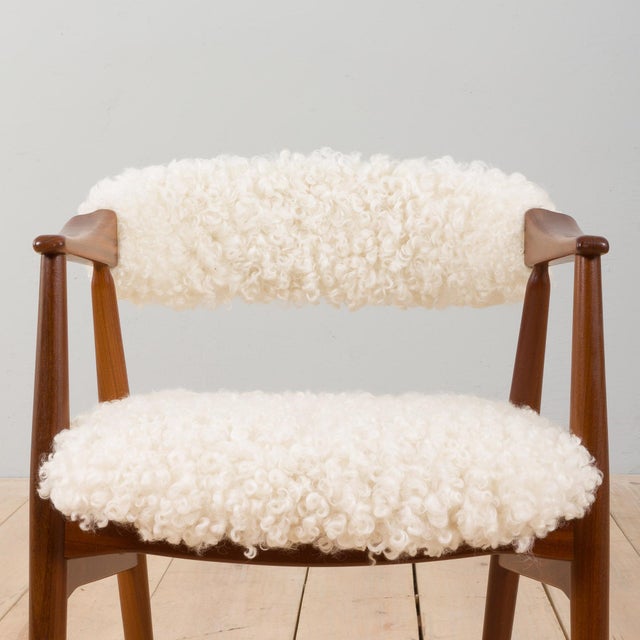 Mid-Century Modern Farstrup Teak Chair in Natural Sheepskin Upholstery by Th. Herlev for Farstrup Møbler, 1960s For Sale - Image 3 of 14