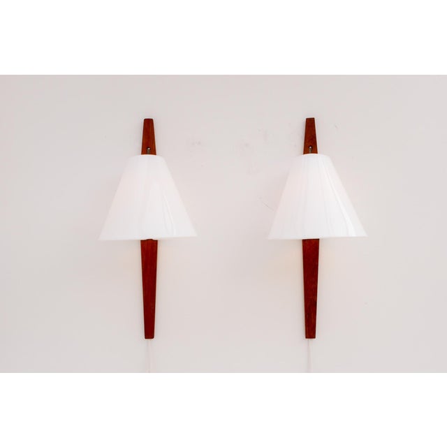 Luxus Mid-Century Modern Swedish Wall Sconces in Teak by Uno & Östen Kristiansson for Luxus, 1975, Set of 2 For Sale - Image 4 of 18