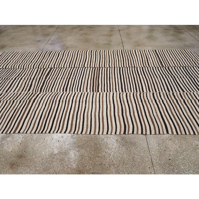 Galerie Shabab Collection Mid-20th Century Persian Flatweave Kilim Gallery Carpet For Sale - Image 4 of 8