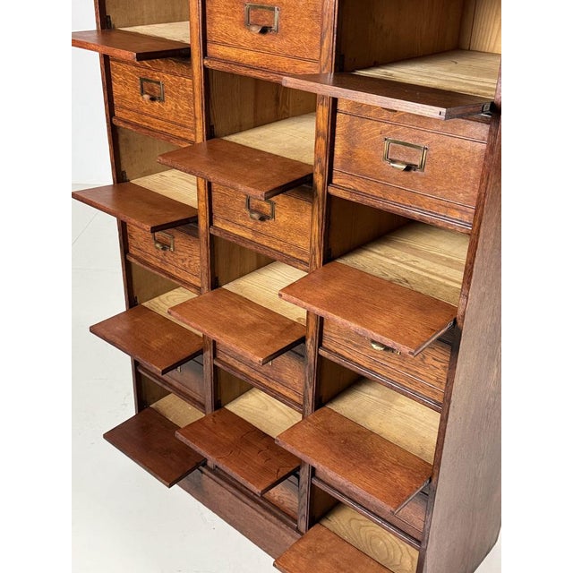 Chest of Drawers in Oak For Sale - Image 4 of 18