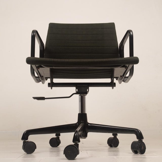 Vintage Black Aluminum Office Chair by Charles & Ray Eames for ICF, 1970s For Sale - Image 18 of 18