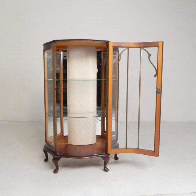 Art Deco English Display Cabinet on Ornate Legs, 1930s For Sale - Image 3 of 18