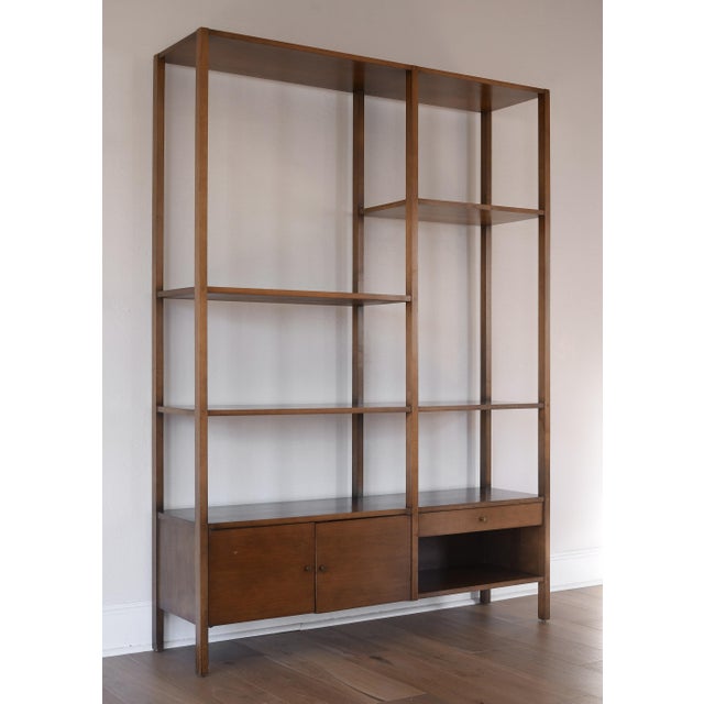 Rare and beautiful bookcase designed by Paul McCobb in the 1950s for Winchendon. Walnut finish over solid maple wood.