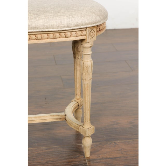 French Neoclassical Style 1900s French Carved Walnut Bench with Natural Finish For Sale - Image 3 of 12