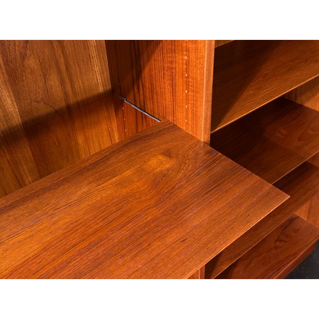 Restored Danish Teak Bookcase by Poul Hundevad For Sale - Image 16 of 18