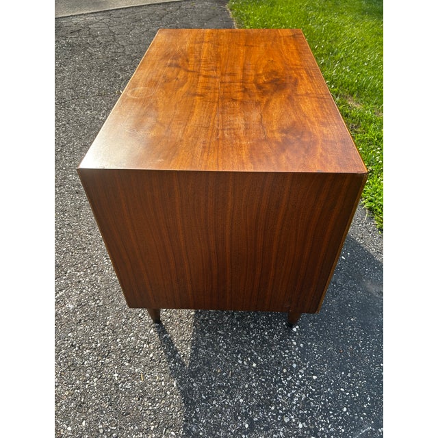 Mid-Century Modern Mid Century Lane Acclaim Record Cabinet Dove Detail For Sale - Image 3 of 11
