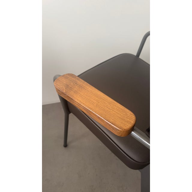 Presidence Executive Desk with 2 Executive Chairs and 1 Swivel Executive Chair by Jean Prouvé, Set of 4 For Sale - Image 11 of 18