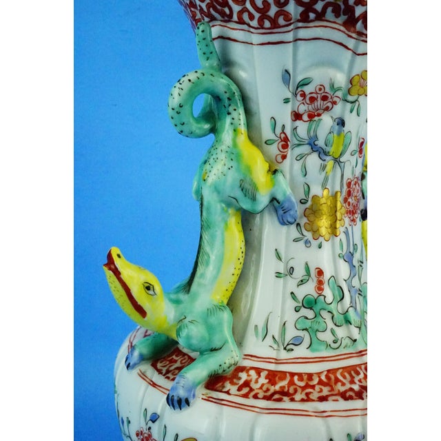 18th Century Soft Porcelain Vase with Kakiemon Decoration from Chantilly, Mennecy Saint-Cloud, France For Sale - Image 14 of 18