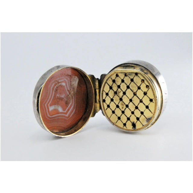 Silver and Gold Vinaigrette Box with Stone Lid For Sale - Image 4 of 11