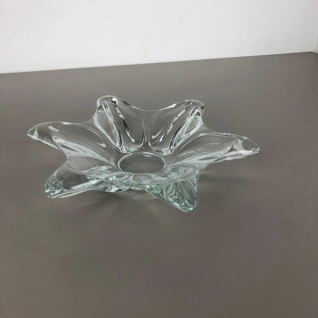 1970s Large French Floral Crystal Glass Shell Bowl from Vannes Art, 1970s For Sale - Image 5 of 18