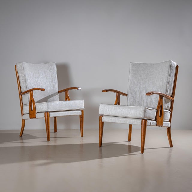 Mid-Century Modern Mid-20th Century Seating Group with curved Armrests For Sale - Image 3 of 15