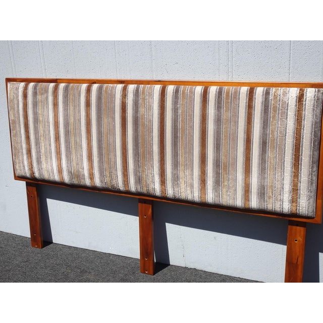 1990s Vintage Mid Century Modern Style Brown Velvet Stripped Queen Headboard For Sale - Image 5 of 15
