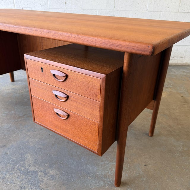 Wood Vintage Danish 1960s Modern Teak Floating Top Freestanding Double Sided Executive Desk by Kai Kristiansen for Feldballes Møbelfabrik For Sale - Image 7 of 15