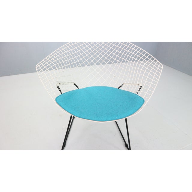 Diamond Chair in White and Black Metal by Harry Bertoia, 1960s For Sale - Image 6 of 16