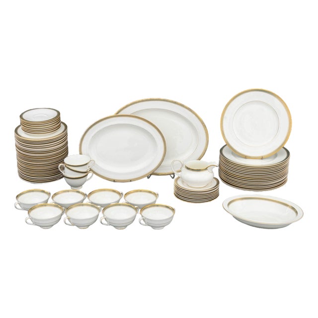 Royal Doulton "Clarendon" Pattern Partial Porcelain Dinnerware Service, 84 For Sale