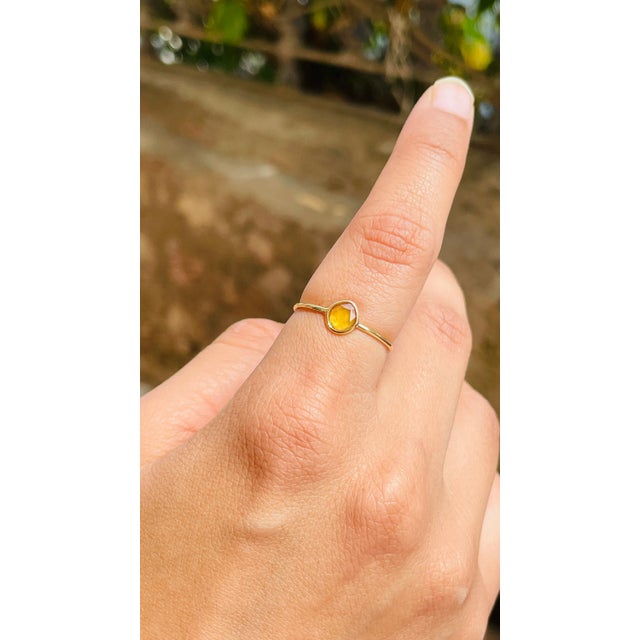 This is part of Chairish’s Fine Jewelry assortment. Adorn your hand with this 14K yellow gold midi ring, featuring a...