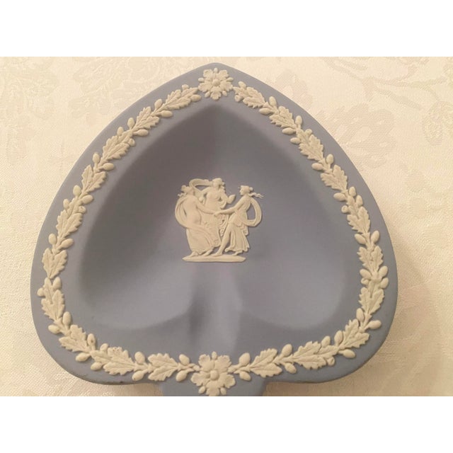 Wedgwood Spade Tray White on Pale Blue Made in England Late 20th Century Mint Condition. For Sale - Image 9 of 11