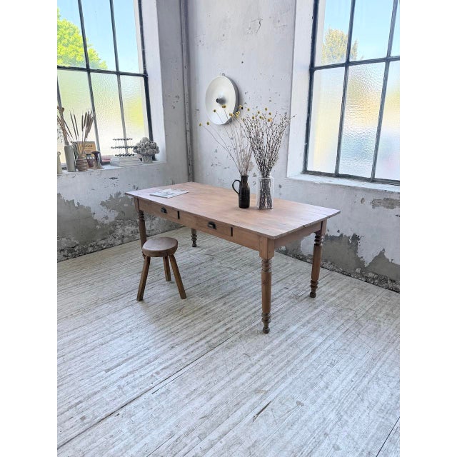 Antique 19th-century farmhouse table in solid cherry wood. ultra-elegant and timeless with its delicately turned legs, it...