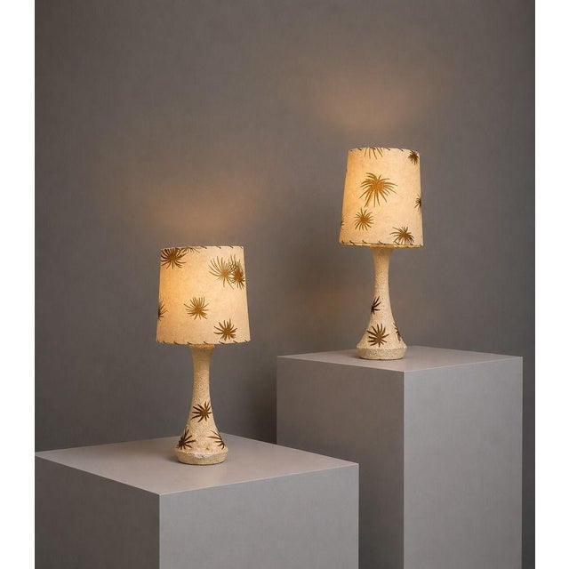 American Mid-Century Modern, White and Gold Table Lamps, Chalkware, Fiberglass, USA, 1950s Pair of interesting starbusrst...