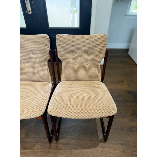 1960s Set of Four Danish Modern Sculptural Rosewood Cantilever Dining Chairs, Denmark, C. 1970 For Sale - Image 5 of 13