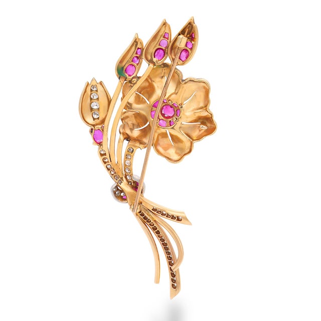 1940s Retro 5.00 Carat Ruby and Diamond 14k Yellow Gold Flower Brooch For Sale In Los Angeles - Image 6 of 7