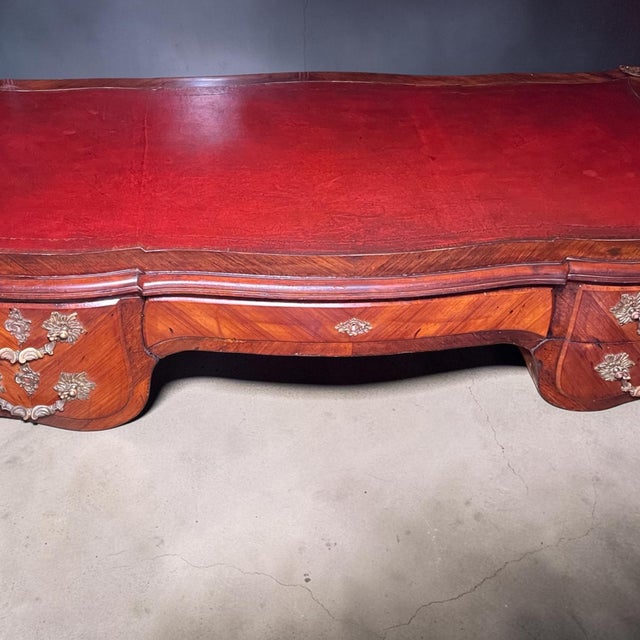 19th-Century French Louis XV Kingwood Bureau Plat With Leather Top and Bronze Mounts For Sale - Image 14 of 18