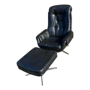 1970s Selig Lounger and Ottoman in Black Naugahyde and Chrome