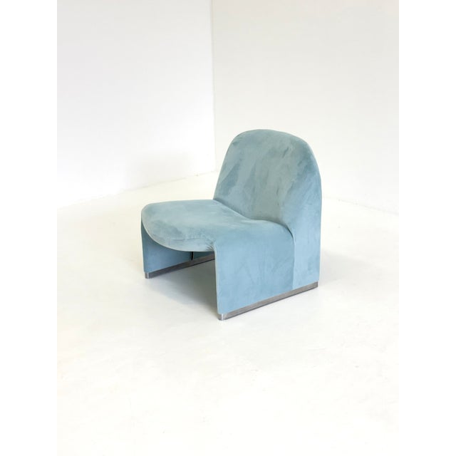 Mid-Century Modern Vintage Alky Chair in Baby Blue Velvet by Anonima Castelli for Artifort, 1970s For Sale - Image 3 of 15
