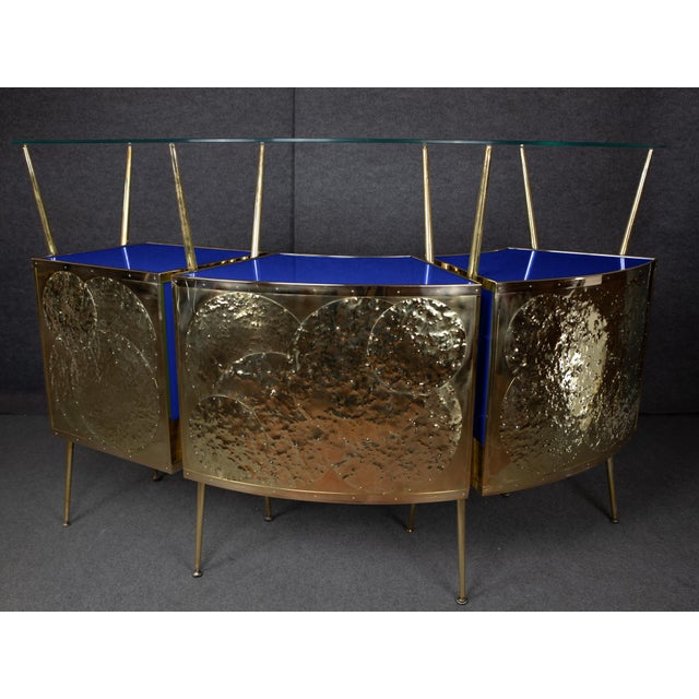 This 1950s-style Italian bar by Justfurnituress embodies mid-century modern elegance with a blend of steam-curved wood,...