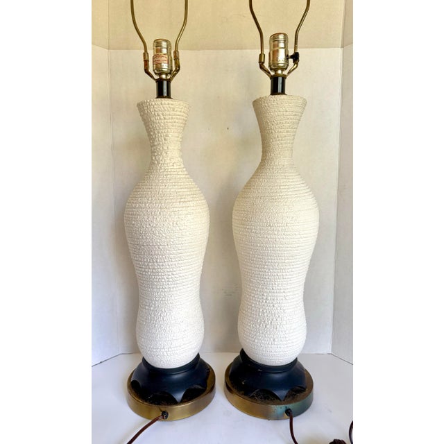 Mid 20th Century Hollywood Regency Textured White Ceramic Table Lamps With Sculptural Wood Bases - Pair For Sale - Image 9 of 12