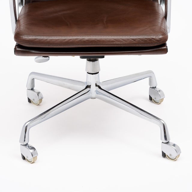 French Period Mid-Century Modern Desk Chair, Leather and Chrome, Circa 1980 For Sale In Austin - Image 6 of 9
