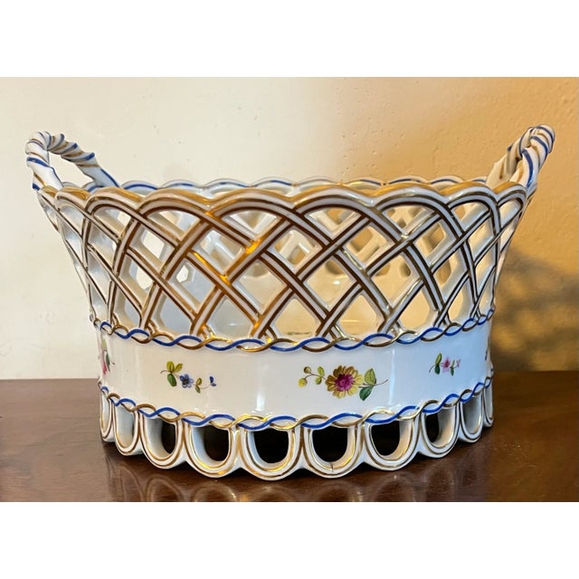 Antique Early 19th Century Old Paris Porcelain Reticulated Centerpiece Fruit Basket Decorated With Floral Sprig For Sale - Image 4 of 15
