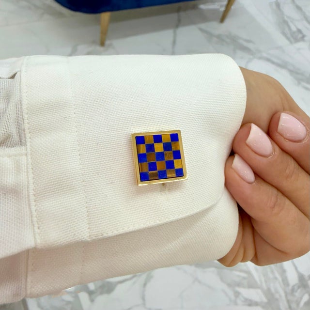 Brand: Bvlgari Gender: Men Metal Type: 18K Yellow Gold Length: 0.75 inches Weight: 15.72 grams One pair of men's BVLGARI...