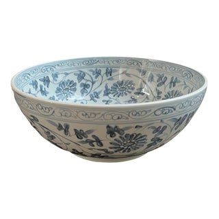 Antique Chinoiserie Blue and White Decorative Bowl For Sale