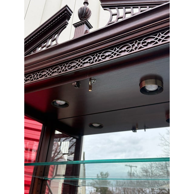 Chippendale Stickley Furniture Chippendale Mahogany Curio / Display Cabinet For Sale - Image 3 of 12