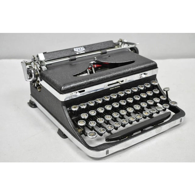 Mid-Century Modern Vintage Royal De Luxe Deluxe Touch Control Manual Typewriter With Carrying Case For Sale - Image 3 of 15