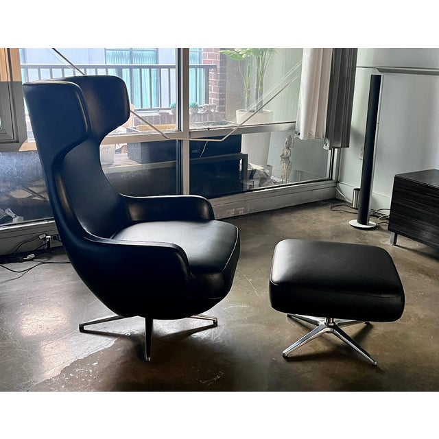 Mid-Century Modern Cantoni Leather Recliner Lounge Chair and Ottoman Set in Genuine Top-Grain Leather With Stainless Steel Swivel Base For Sale - Image 3 of 12