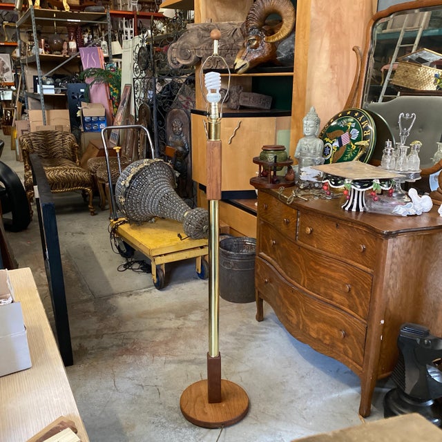Beautiful floor lamp in great condition. Great for the interior designer.