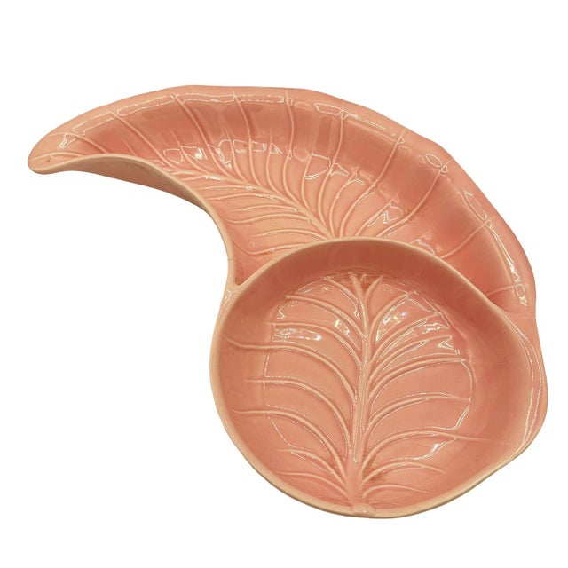 Mid-Century Modern 1950s Mid-Century Modern California Pottery Chips & Dip Tray Pink Banana Leaf by Valley Vista For Sale - Image 3 of 6
