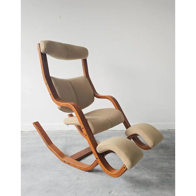 Iconic Gravity Balans Reclining Chair attributed to Peter Opsvik for Varier, Norway, 1980s For Sale - Image 4 of 13